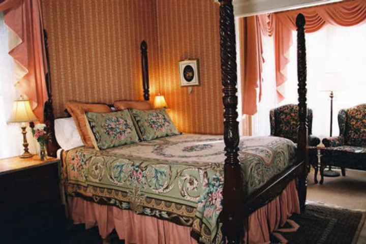 Room 22 of 46