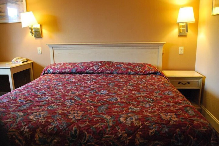 Room 8 of 16