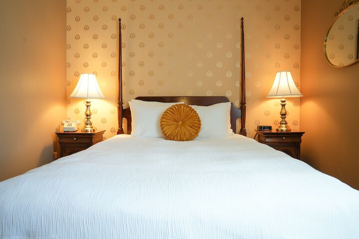 Room 32 of 62