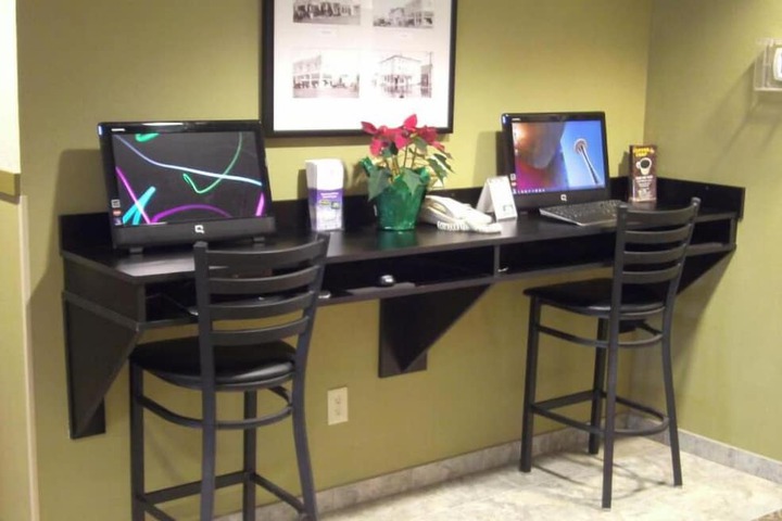 Business Center 27 of 28