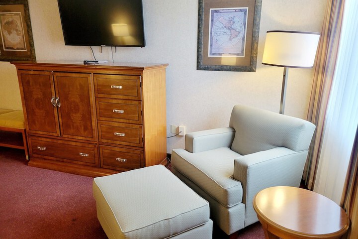 Room 34 of 40