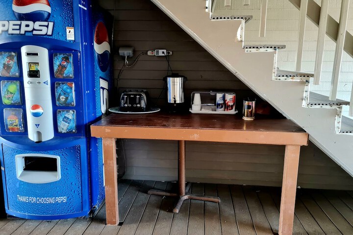 Breakfast/Coffee Service 29 of 41