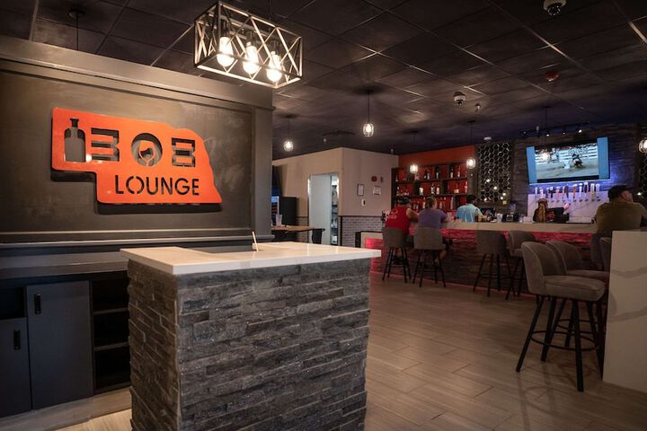 Lounge 25 of 29