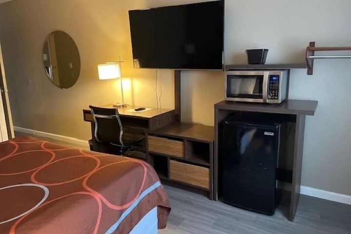 Room 11 of 19