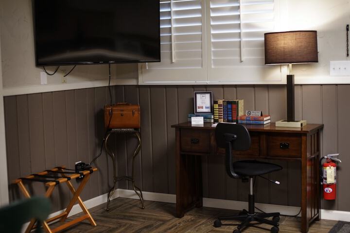 Room 32 of 48