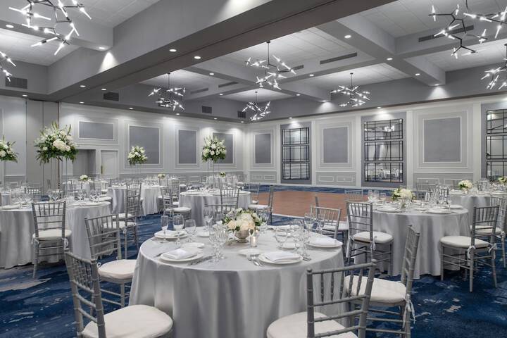 Ballroom/Hall 35 of 38