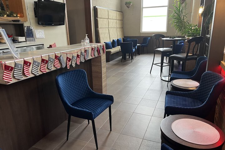 Lounge 69 of 83