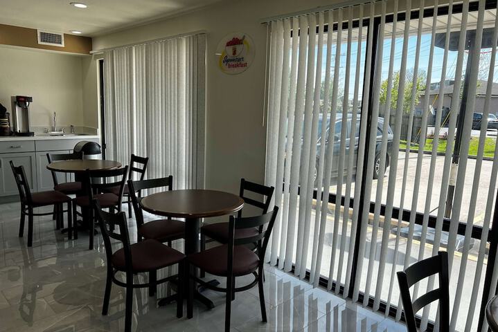 Super 8 by Wyndham Slidell