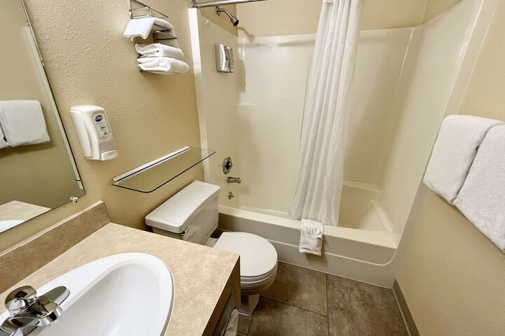 Room 32 of 47