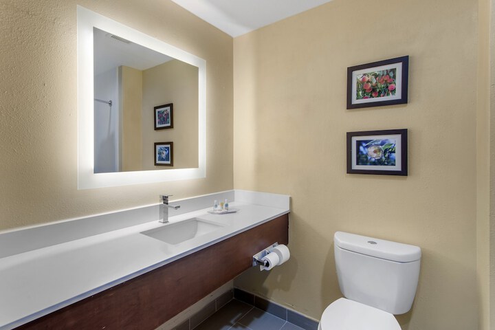 Room 21 of 30