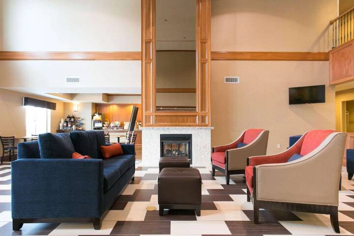 Comfort Suites Benton Harbor - St. Joseph