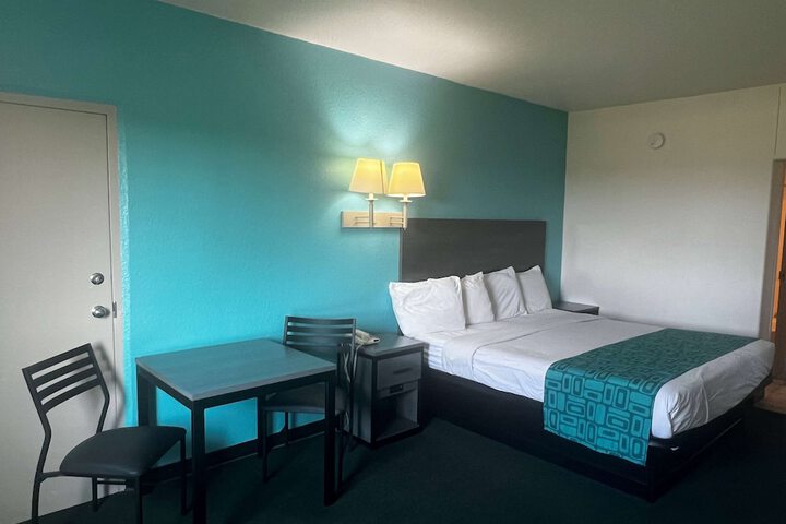 Room 25 of 29