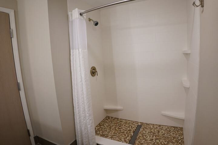 Room 30 of 68