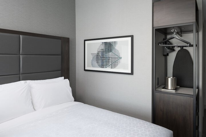 Room 35 of 59