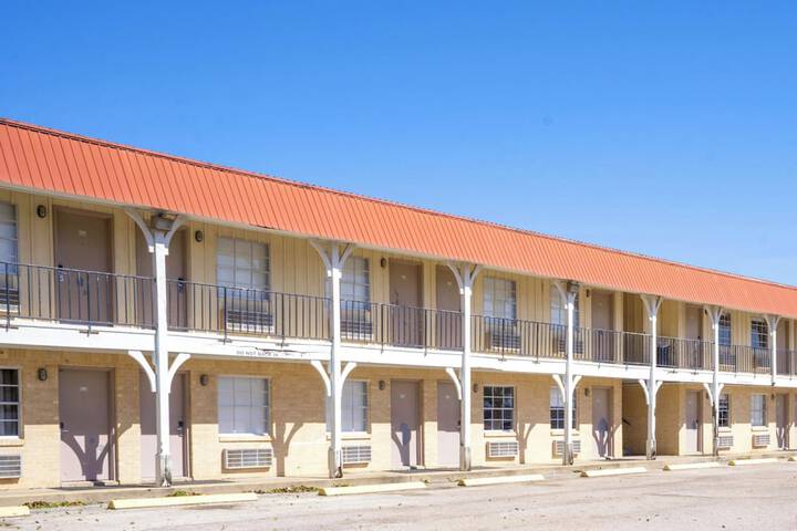 Woodfield Inn & Suites Hotel O Yoakum TX 111