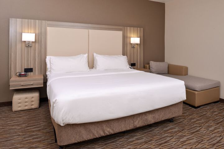Holiday Inn Express & Suites Williams by IHG