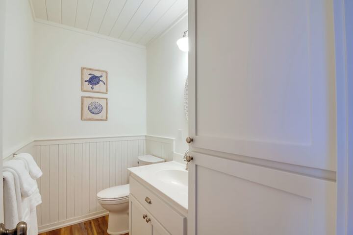 Scenic Bandon Vacation Rental w / Beach Access!