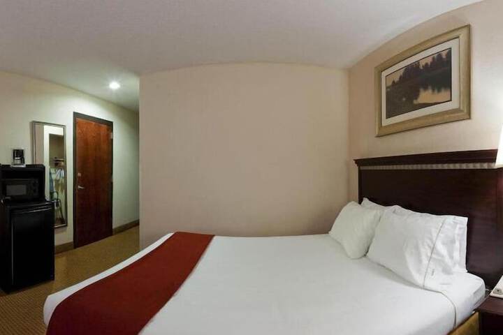 Room 13 of 26