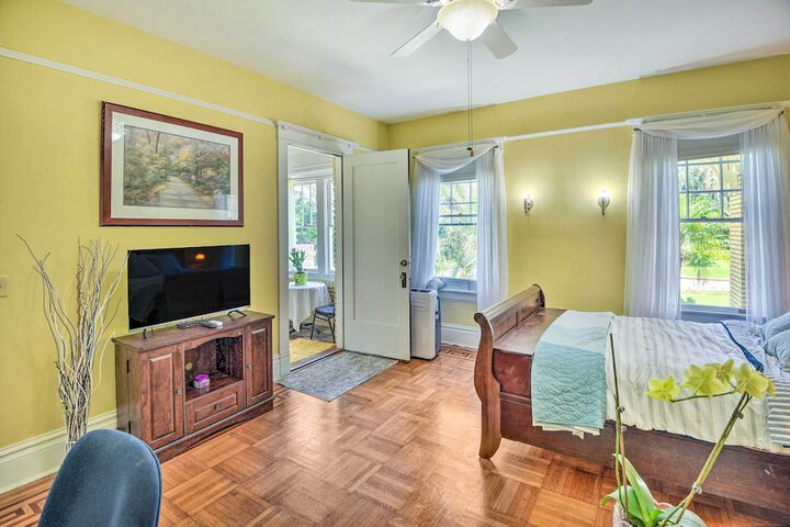 Historic Crescent City Studio - Lakefront w / Dock!