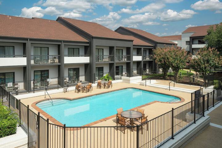Courtyard by Marriott Dallas-Fort Worth / Bedford