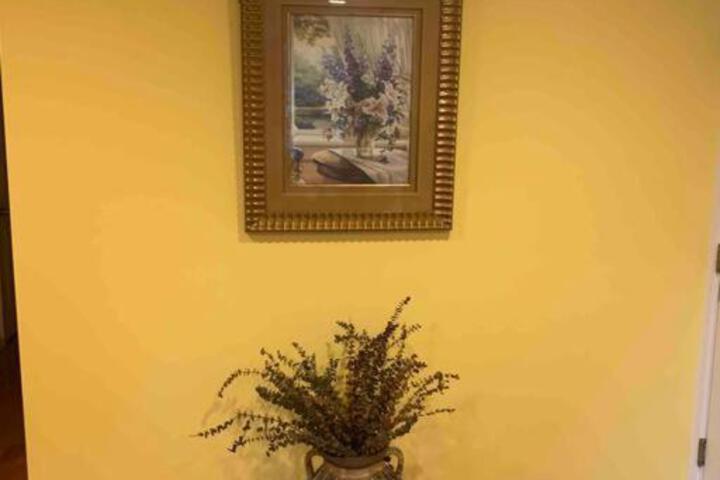 Family 3-bedroom home (2nd floor near EWR / Outlet)