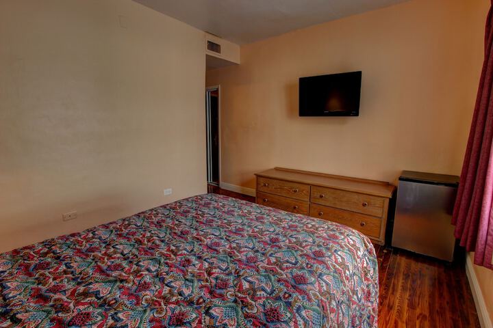 Room 24 of 34