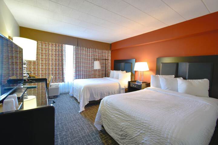Exton Hotel & Conference Center