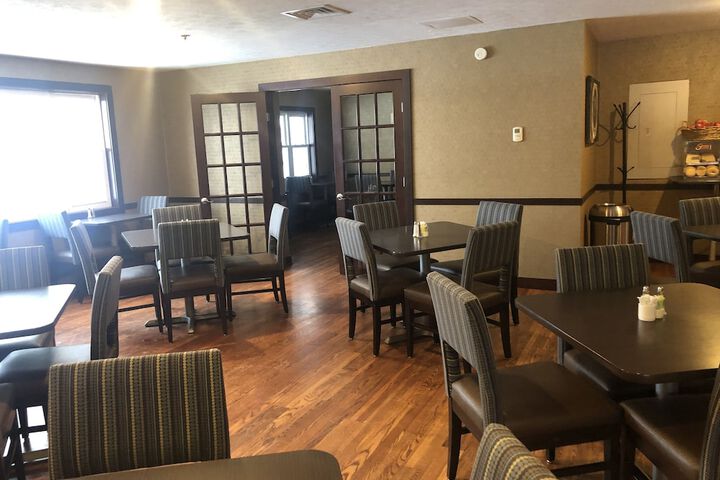 Ivy Court Inn & Suites