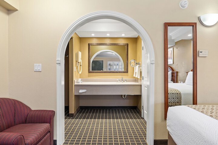 Alexis Park Hotel
