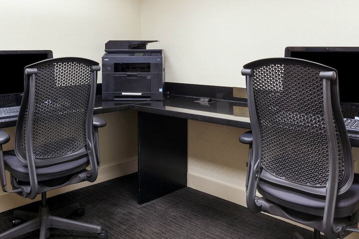 Business Center 44 of 47