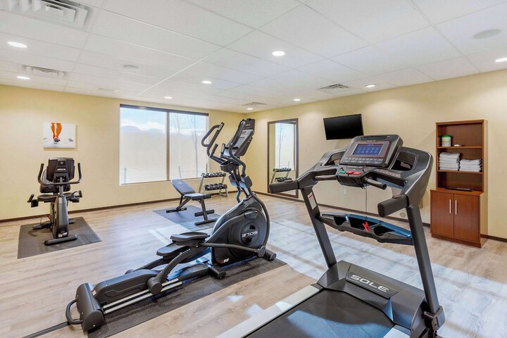 Comfort Suites Burlington near I-5