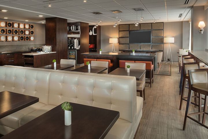 Lounge 68 of 71