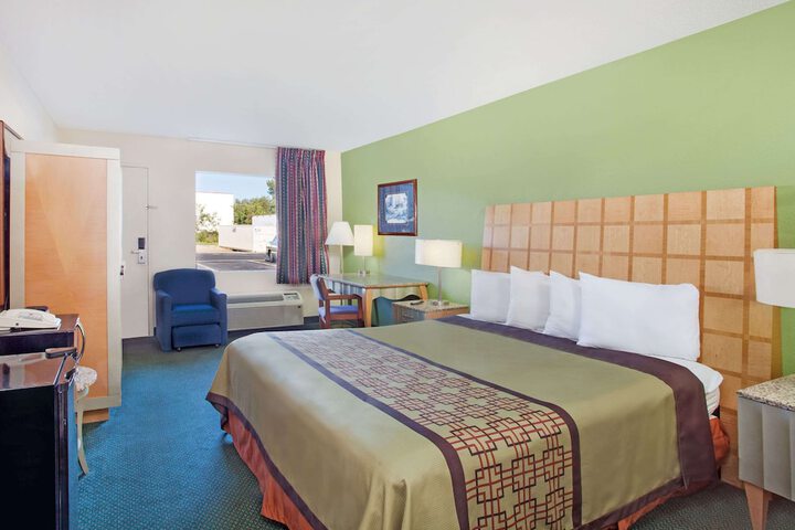 Room 12 of 15