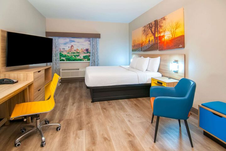 Room 28 of 48