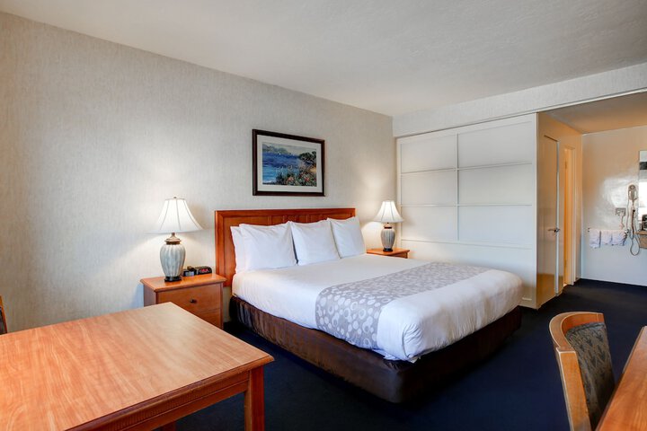 Room 32 of 38