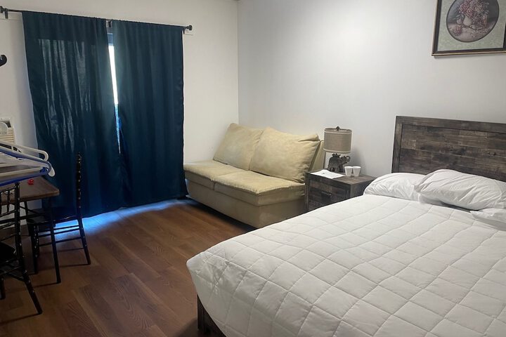 Room 6 of 10