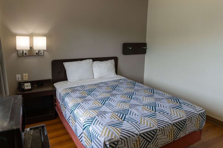 Room 25 of 29