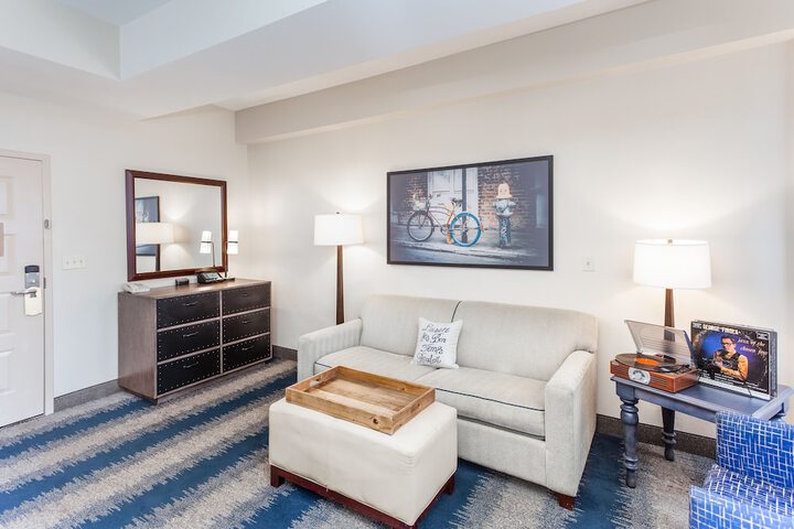 Room 34 of 60