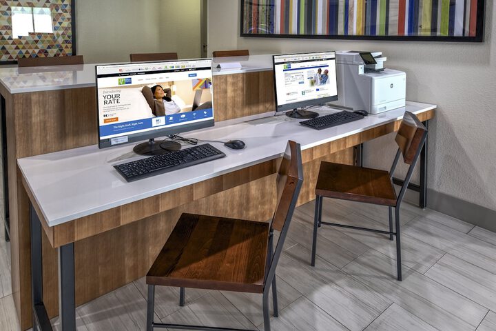 Holiday Inn Express & Suites Smyrna by IHG