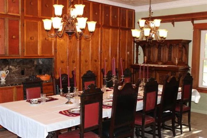 Dining 57 of 66
