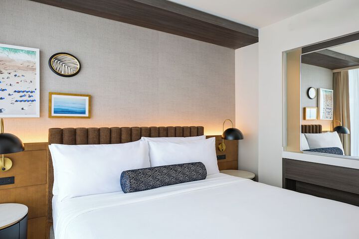 Room 32 of 59