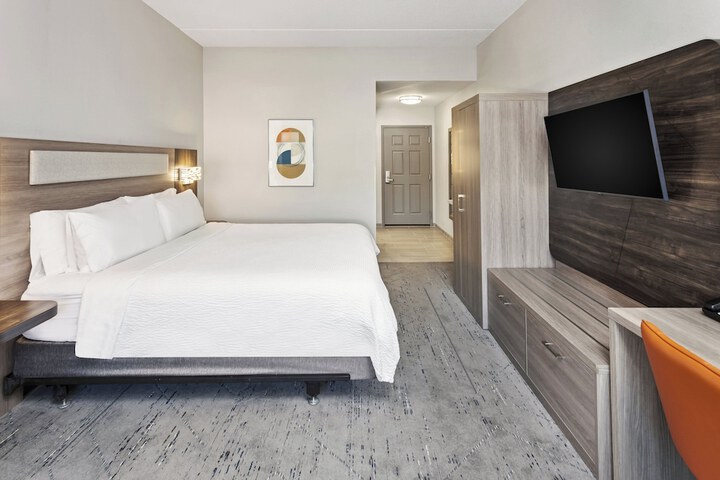 Holiday Inn Express & Suites Chicago West - OHare Arpt Area by IHG
