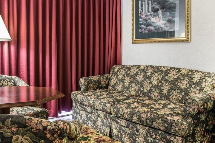 Clarion Hotel Mackinaw City Beachfront