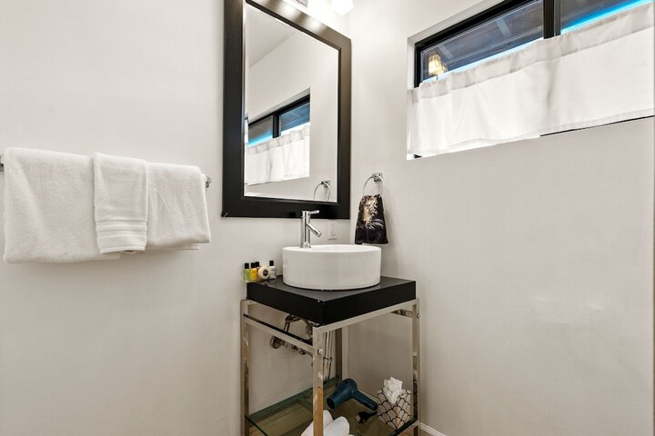 Room 16 of 26