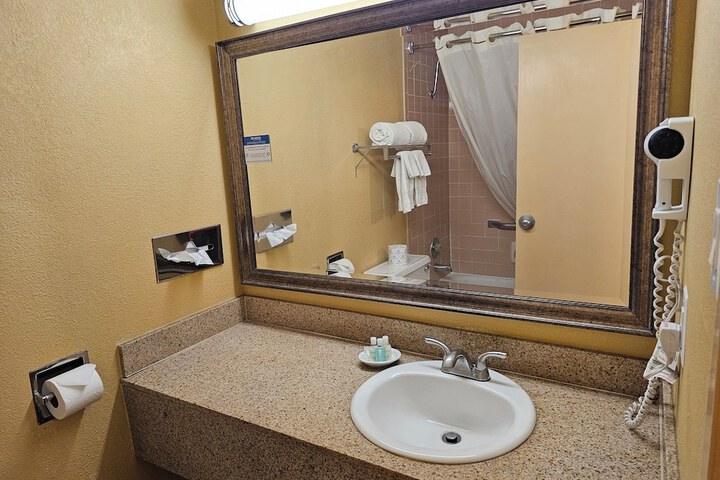 Clarion Inn & Suites Roswell