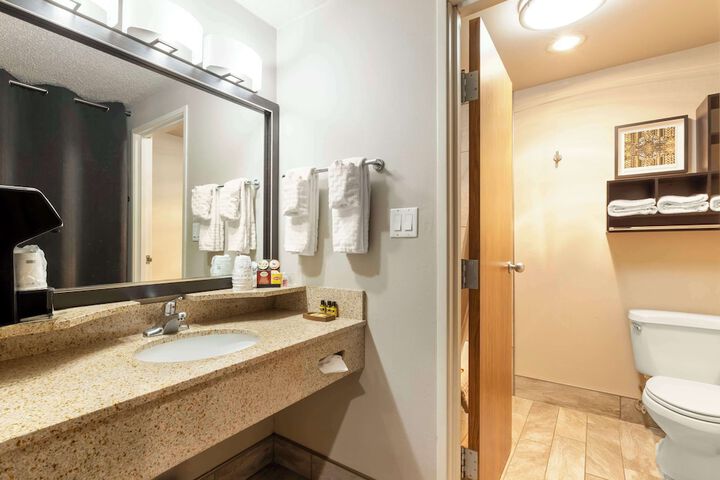 Best Western Plus Midwest Inn
