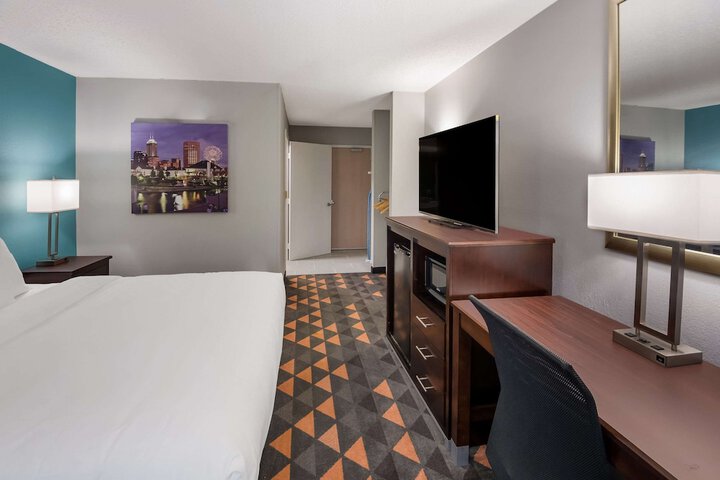 Room 16 of 44
