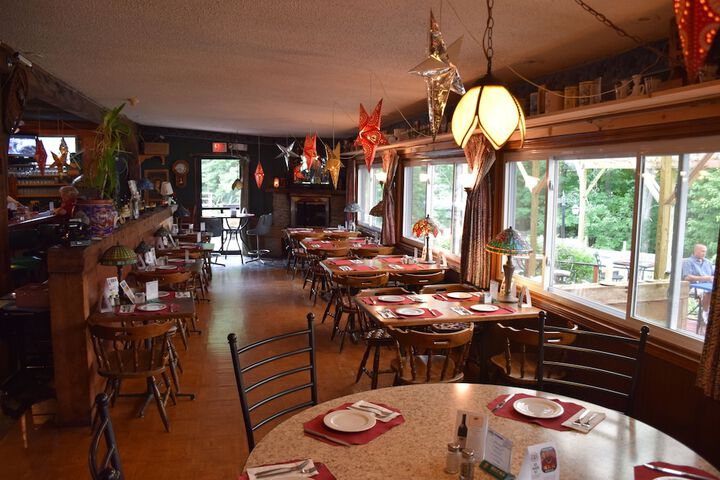 Dining 98 of 127