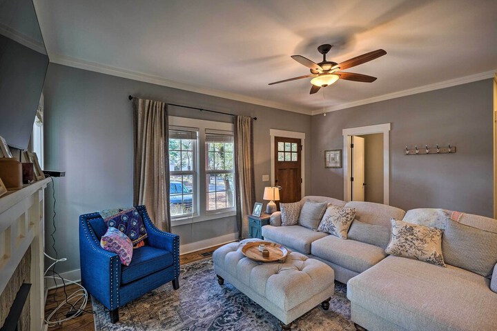 Cozy Southern Pines Retreat 1 Mi to Downtown!