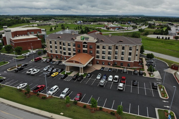 Holiday Inn Express & Suites Glenpool-Tulsa South by IHG
